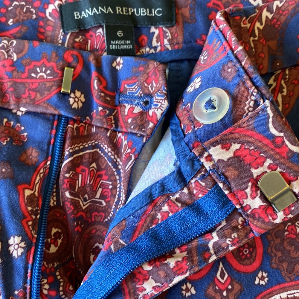 Banana Republic- paisley shorts - size 6 - Picture 3 of 7
